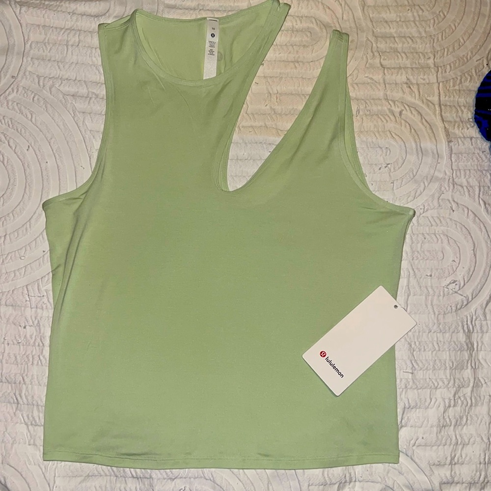 NWT LULULEMON CUT OUT YOGA TANK - Picture 3 of 8